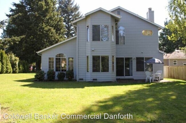 5 br, 3 bath House - 14055 19th Ave NE photo'