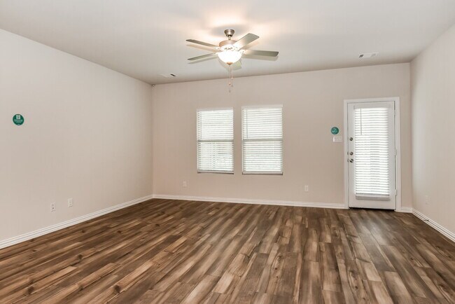 Building Photo - 1411 Rolling Fox Dr