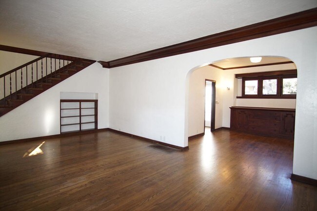 Building Photo - GG Orange Avenue Apartments
