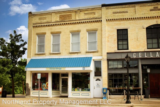 Building Photo - 3 br, 1 bath House - 154 River St
