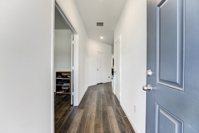 Foto del edificio - 338 Shady Cedar Hl Ln