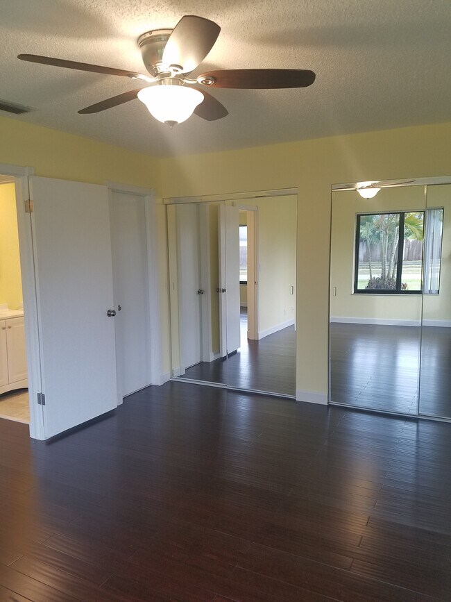 Building Photo - 5284 Bosque Ln