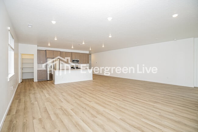 Building Photo - 301 Ravello St