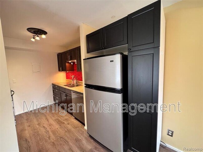 Building Photo - 2150 Pauline Blvd