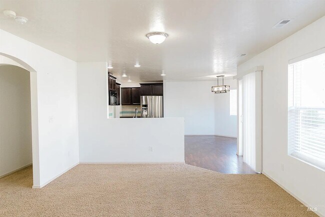 Building Photo - 1100 SW Colonial