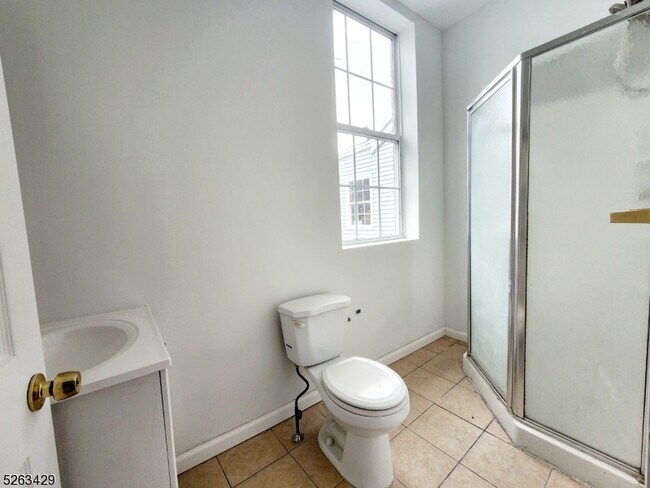 Building Photo - 360 Chambers St