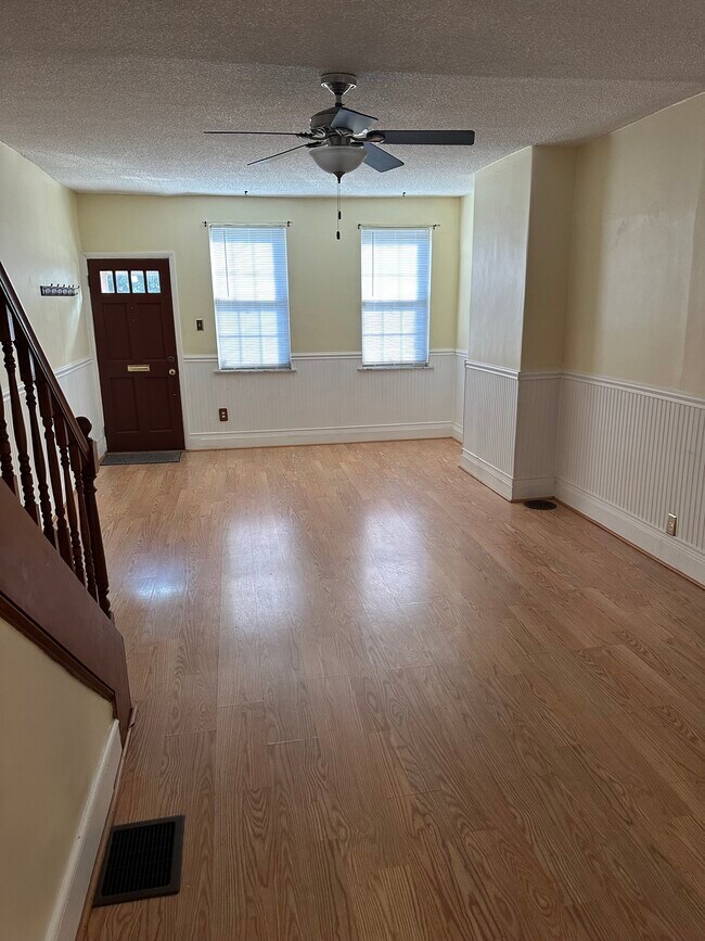 Foto del edificio - 2441 E Somerset St