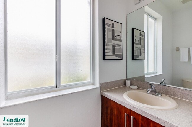 Building Photo - 1140 SE 24th Rd