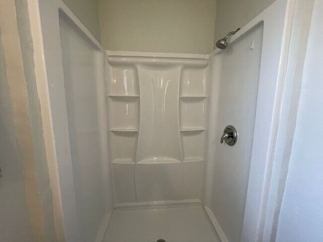 Building Photo - 4832 Manor Ct