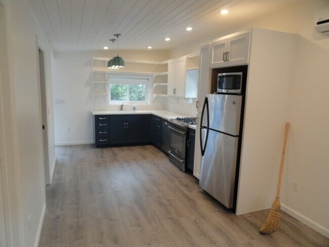 Building Photo - Pacific Grove Bungalow