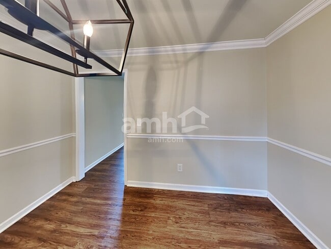 Building Photo - 1007 Vanguard Dr