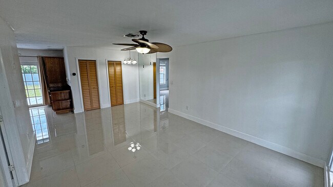 Building Photo - 4301 SW 130th Ct