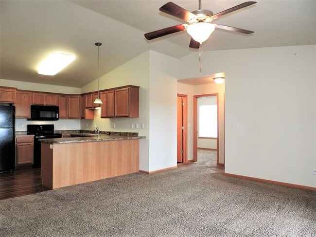 Foto del edificio - $975 | 2 Bedroom, 2 Bathroom Condo | No Pe...