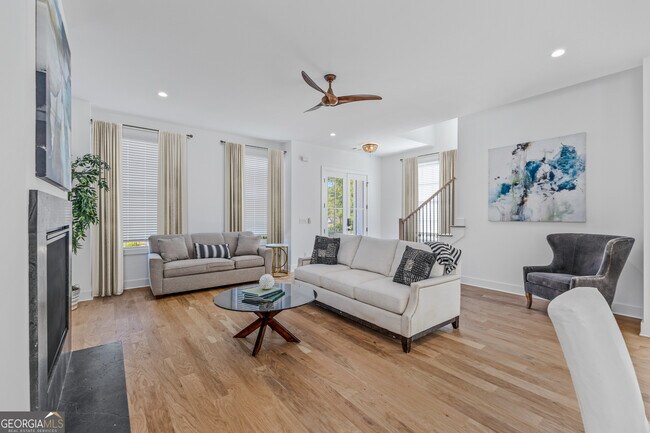 Foto del edificio - 930 Laurel Brooke Ave