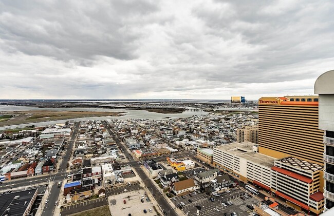 Building Photo - 3101 Boardwalk