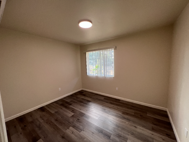 Building Photo - 940 N Van Ness Ave