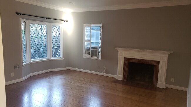 Building Photo - 200 W Cypress St