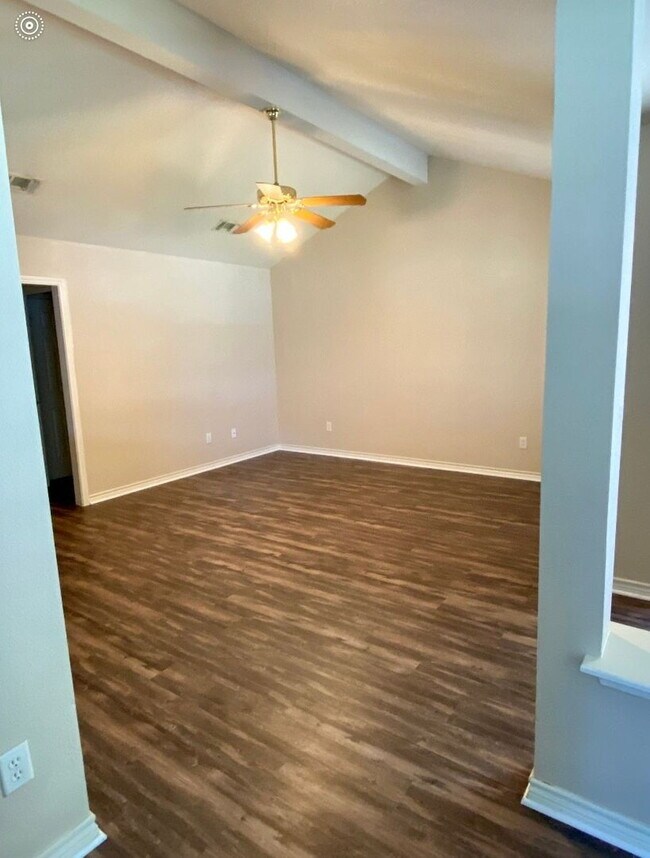 Foto del edificio - "Spacious 3-Bed, 2-Bath Retreat in College Station – Your Perfect Home Awaits!"