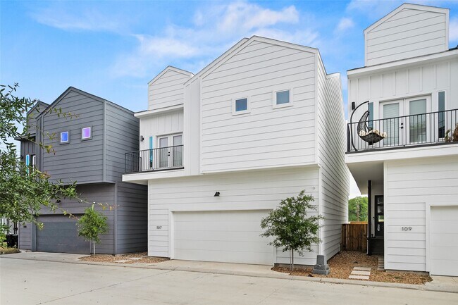 Building Photo - 105 Tolima Dove St
