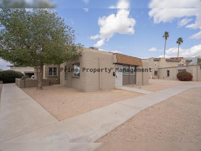 Primary Photo - 4719 E Belleview St