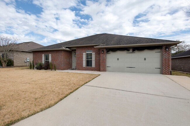 Building Photo - 4 Bedroom in South Crestview!!