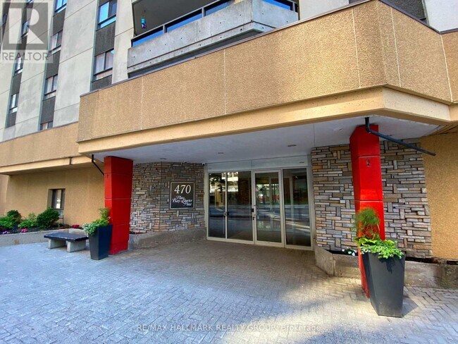 Building Photo - 470 Laurier Ave W