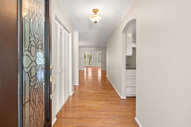 Foto del edificio - Spacious Updated Ranch