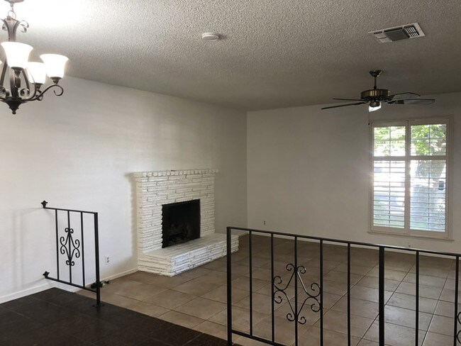 Building Photo - 5941 S Land Park Dr