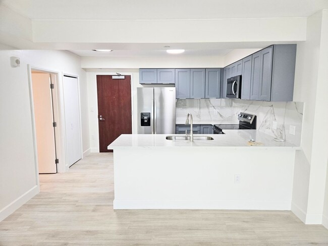 Building Photo - 909 Kapiolani Blvd