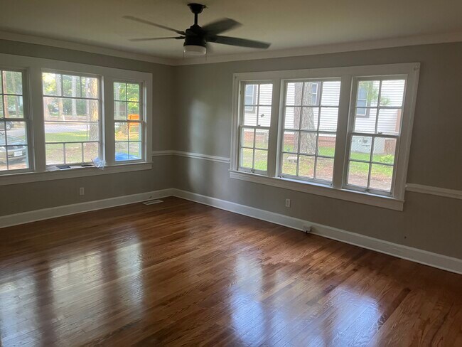 Foto del edificio - 211 Emory St W