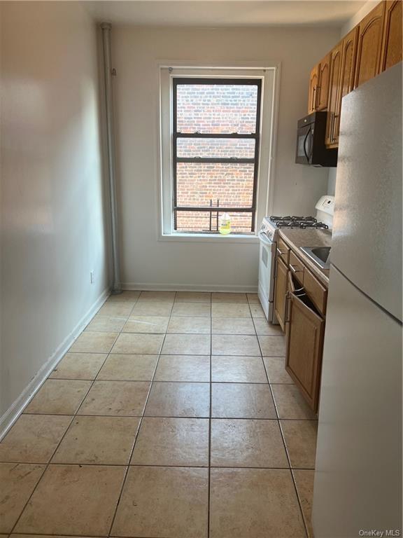 Foto del edificio - 3435 Olinville Ave