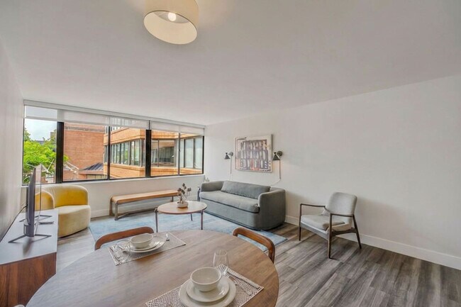 Foto del edificio - 1111 30th St NW