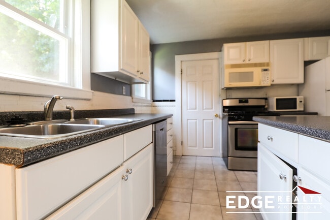 Building Photo - 71 Colborne Rd