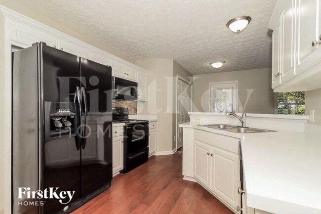 Building Photo - 459 Fernwood Cir