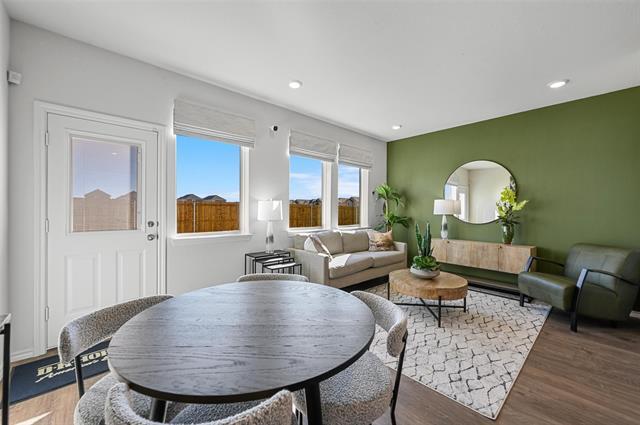 Foto del edificio - 225 Tall Cedar Wy