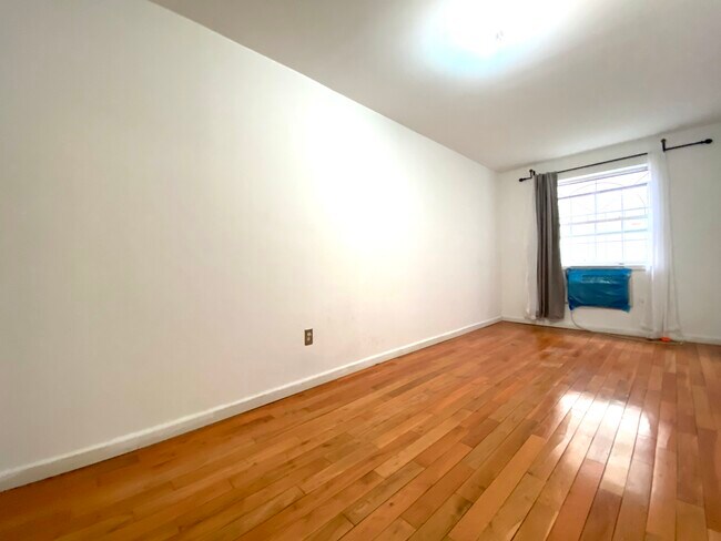 Building Photo - 23-18 32nd St