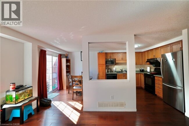 Building Photo - 549 Violet St