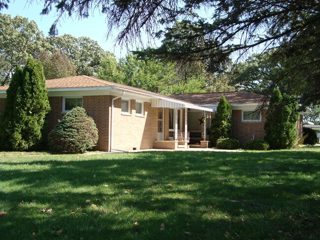Building Photo - 3316 Midway Dr