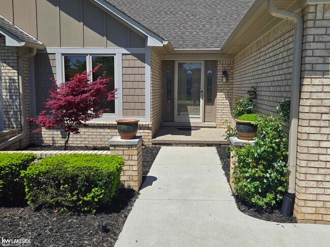Foto del edificio - 52843 Deerwood Dr