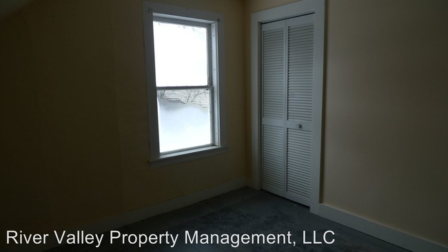 Building Photo - 2 br, 1 bath Apartment - 144 Route 12