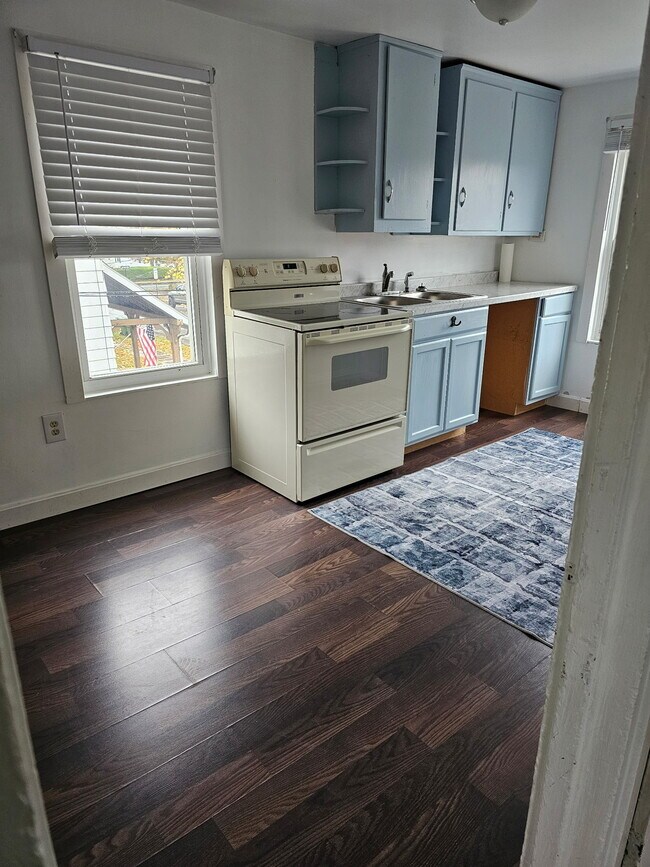 Foto del edificio - 512 Cemetery St