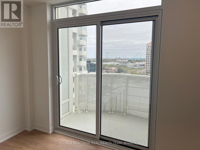 Building Photo - 804 - 474- CALDARI ROAD