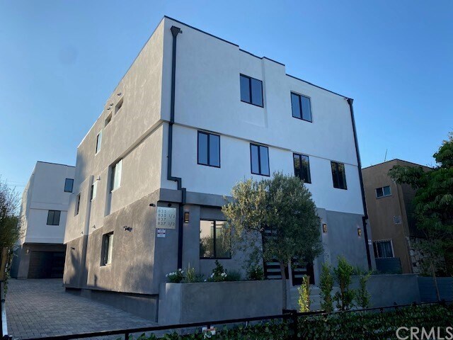 Building Photo - 837 N Harvard Blvd