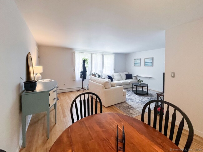 Building Photo - 6 Grandview Dr