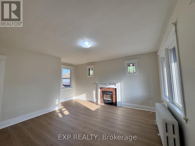 Photo du bâtiment - 321 Hunter St E