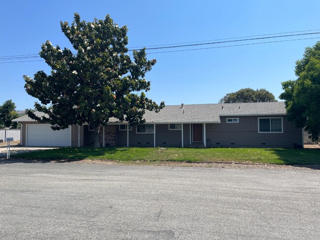Building Photo - 1570 Camille Ct