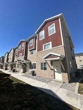 Building Photo - 72 E 700 N