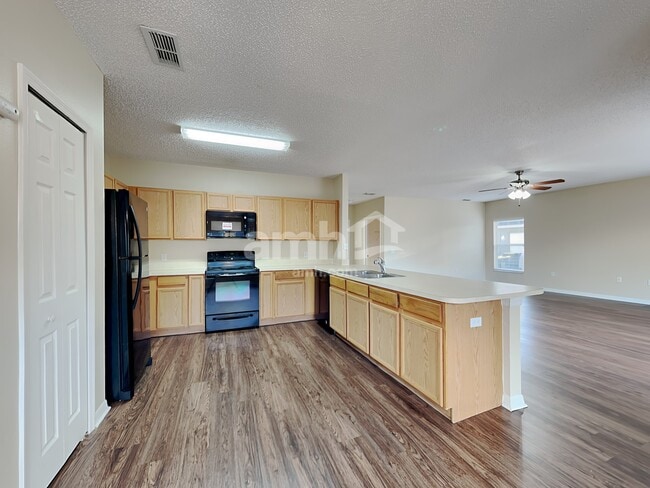 Foto del edificio - 330 Salmon Ct