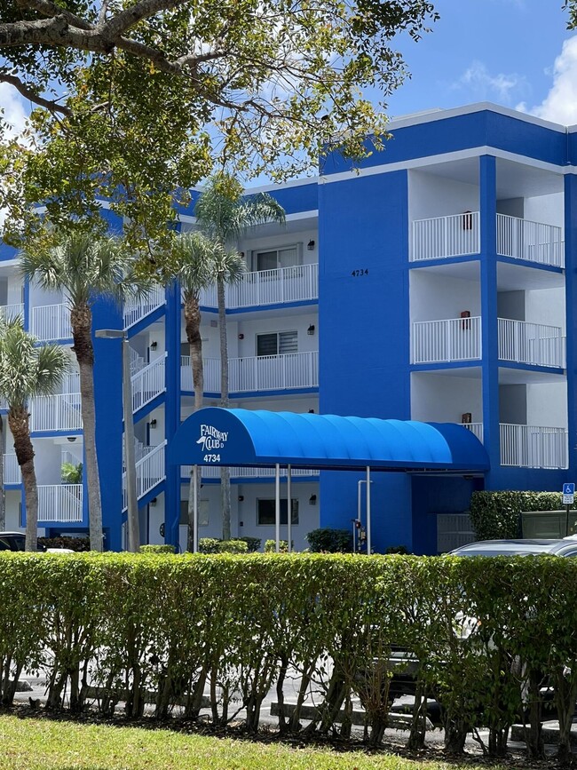 Foto del edificio - 4734 Lucerne Lakes Blvd E
