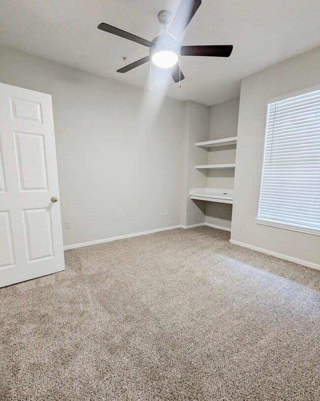 Bedroom - Woodland Hills Luxury Apartments